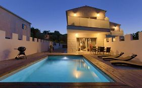 Pax Houses
